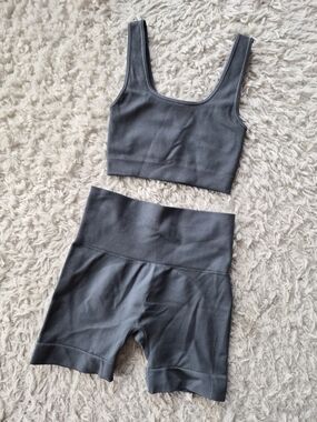 Sportneer Charcoal Grey Ribbed Seamless Set - XS Biker Shorts & Crop Top